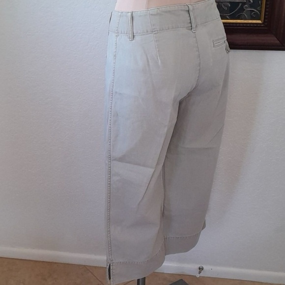 The North Face Wide-Leg Cropped Pants in Light Gray - Picture 4 of 6